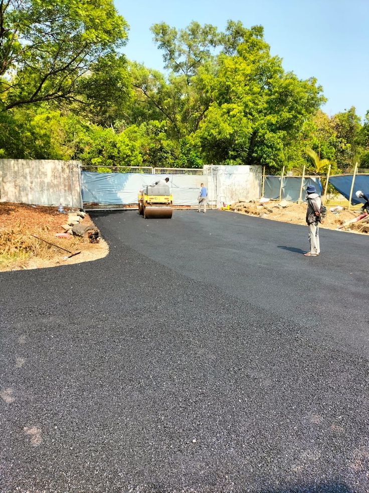 Kontraktor aspal jalan berpengalaman untuk hasil hotmix mulus